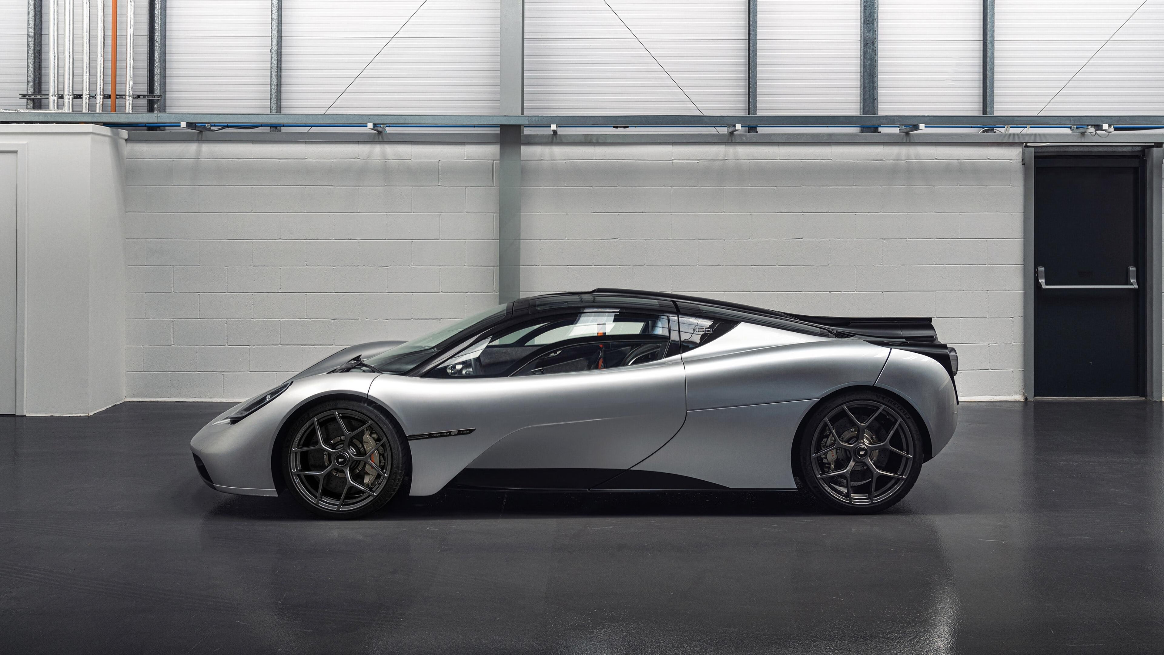 曼城在激烈决赛中夺得冠军头衔